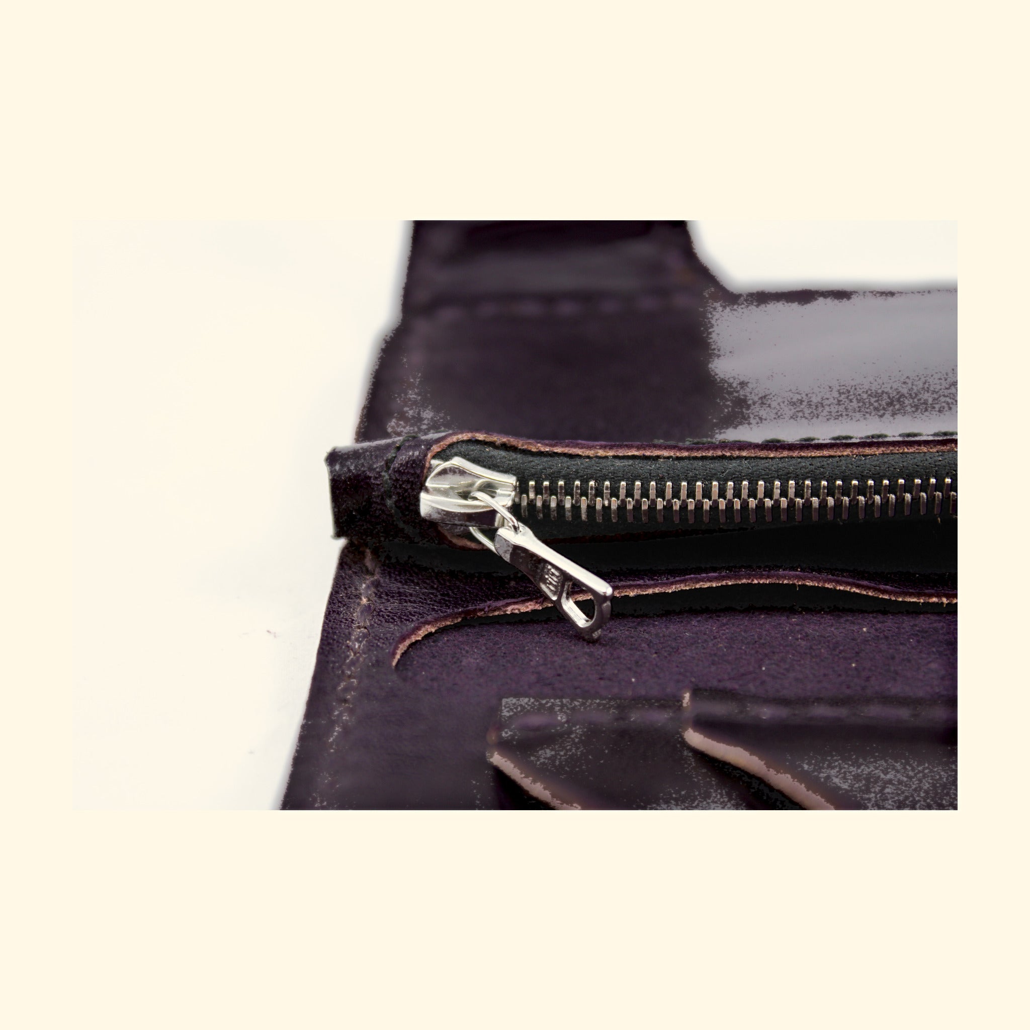 Snap Wallet purple, Riri-Reissverschluss im Detail, oldpassion
