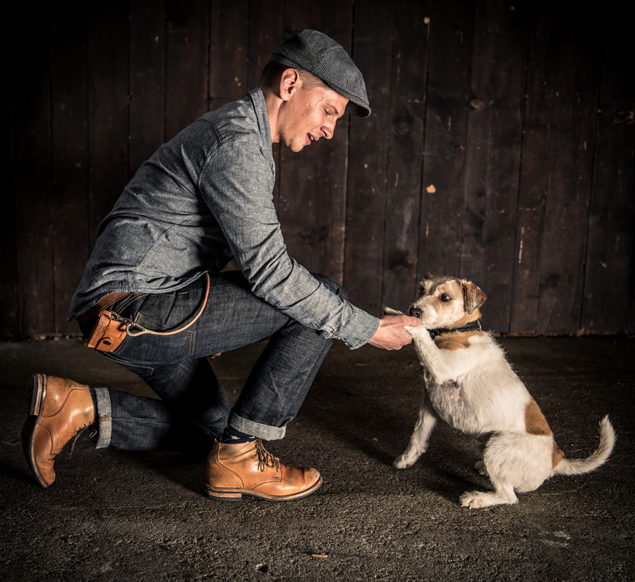 Roman Buri mit seinem Hund Beni