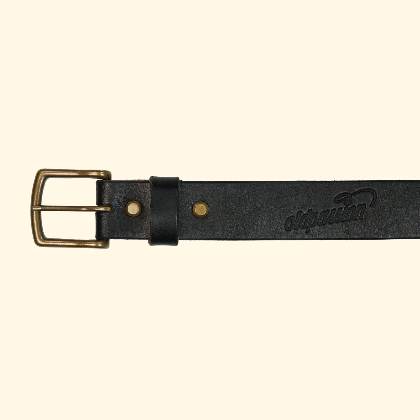 op-belt-langlebiger-Ledergürtel-auf-Mass-black-schnalle-antique-brass-vorderseite