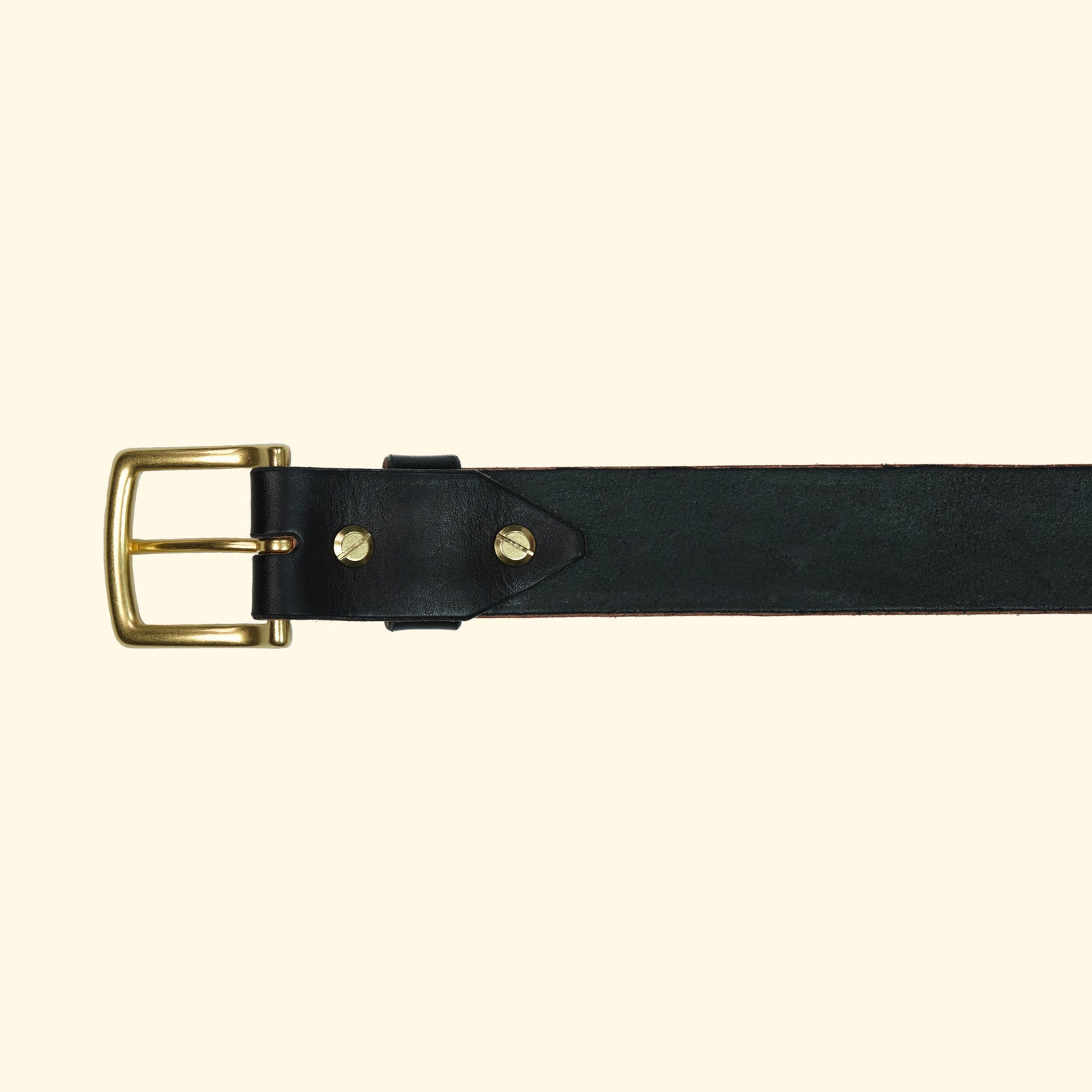 op-belt-langlebiger-Ledergürtel-auf-Mass-black-schnalle-gold-brass-rueckseite