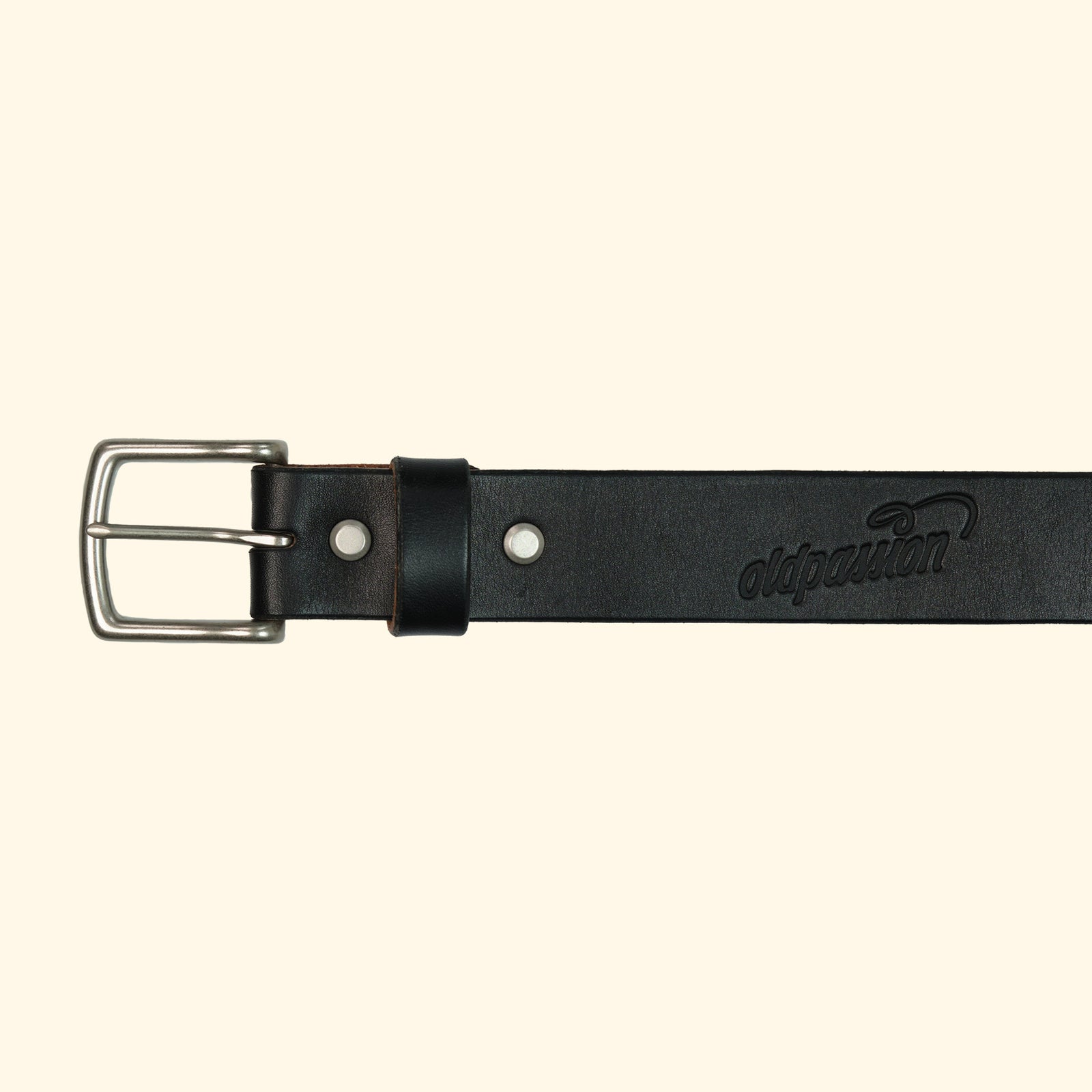 op-belt-langlebiger-Ledergürtel-auf-Mass-black-schnalle-silver-brass-vorderseite