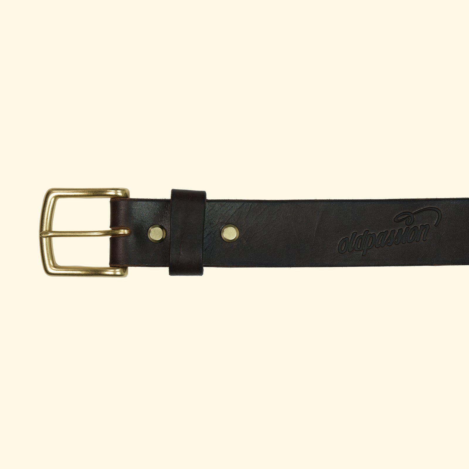 op-belt-langlebiger-Ledergürtel-auf-Mass-myrtille-dark-brown-schnalle-gold-vorderseite