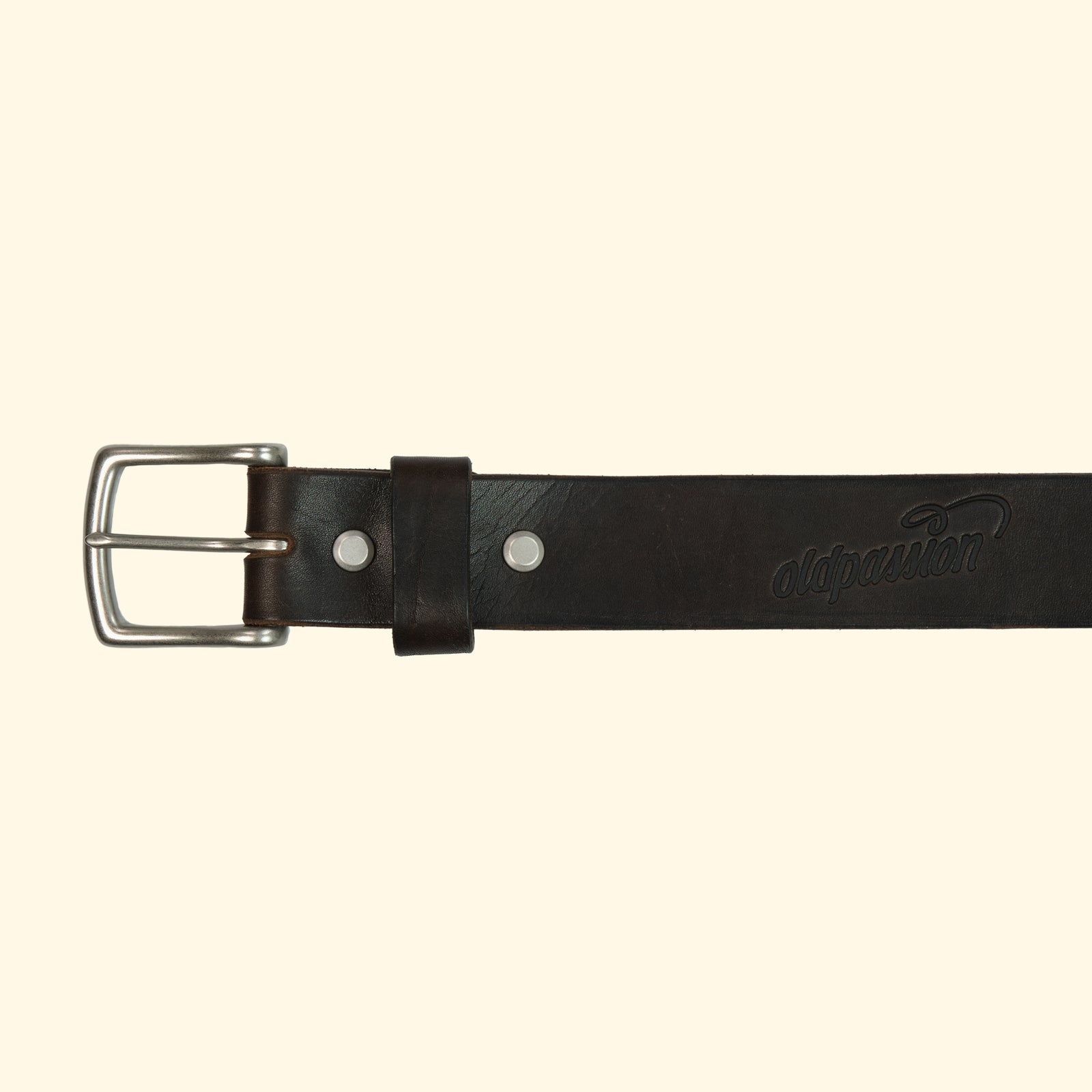 op-belt-langlebiger-Ledergürtel-auf-Mass-myrtille-dark-brown-schnalle-silver-brass-vorderseite