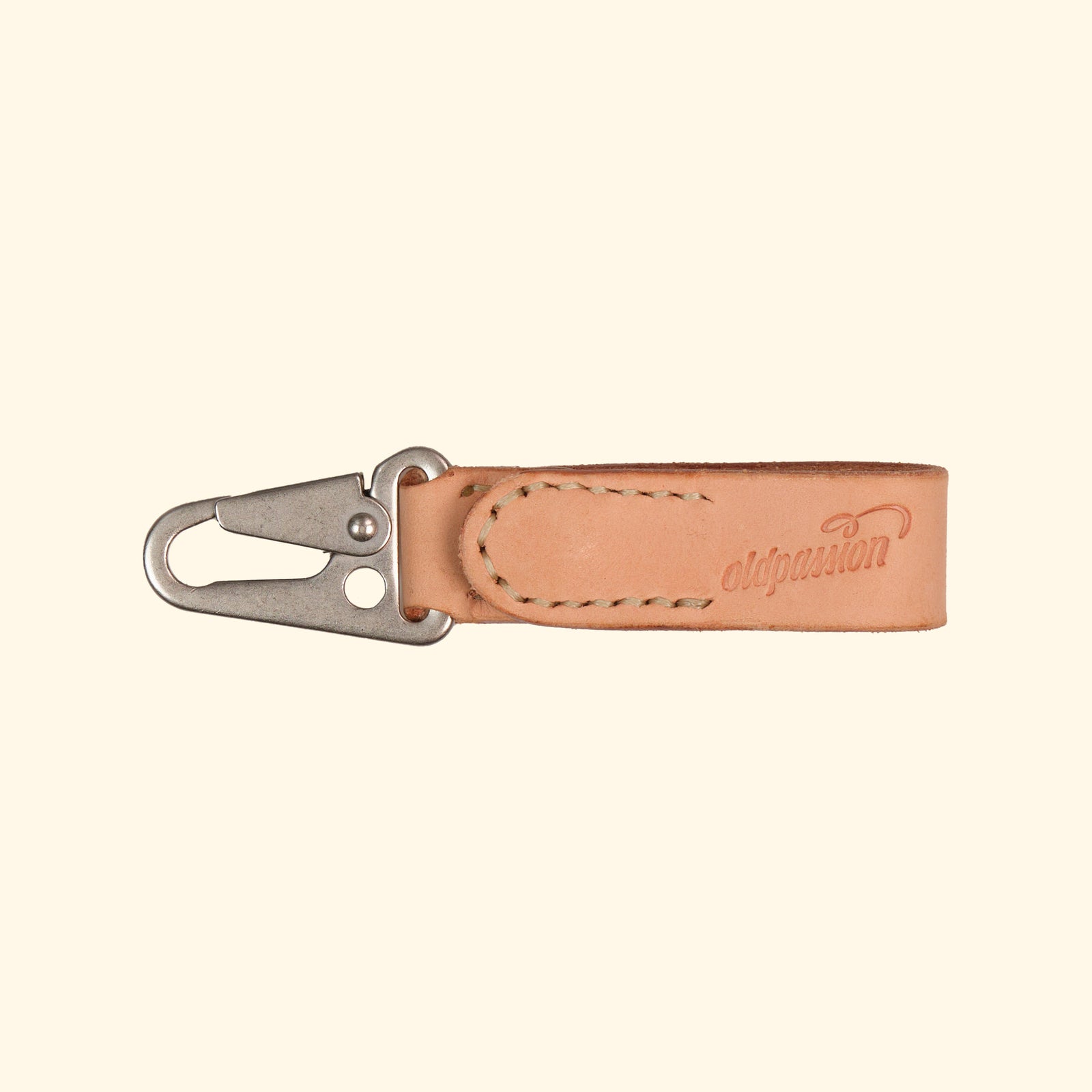 Leather-Key-Clip-aussergewöhnlicher-Schlüsselanhänger-aus-Echtleder-nature-silver-clip-vorderseite-oldpassion-from-prison-with-love