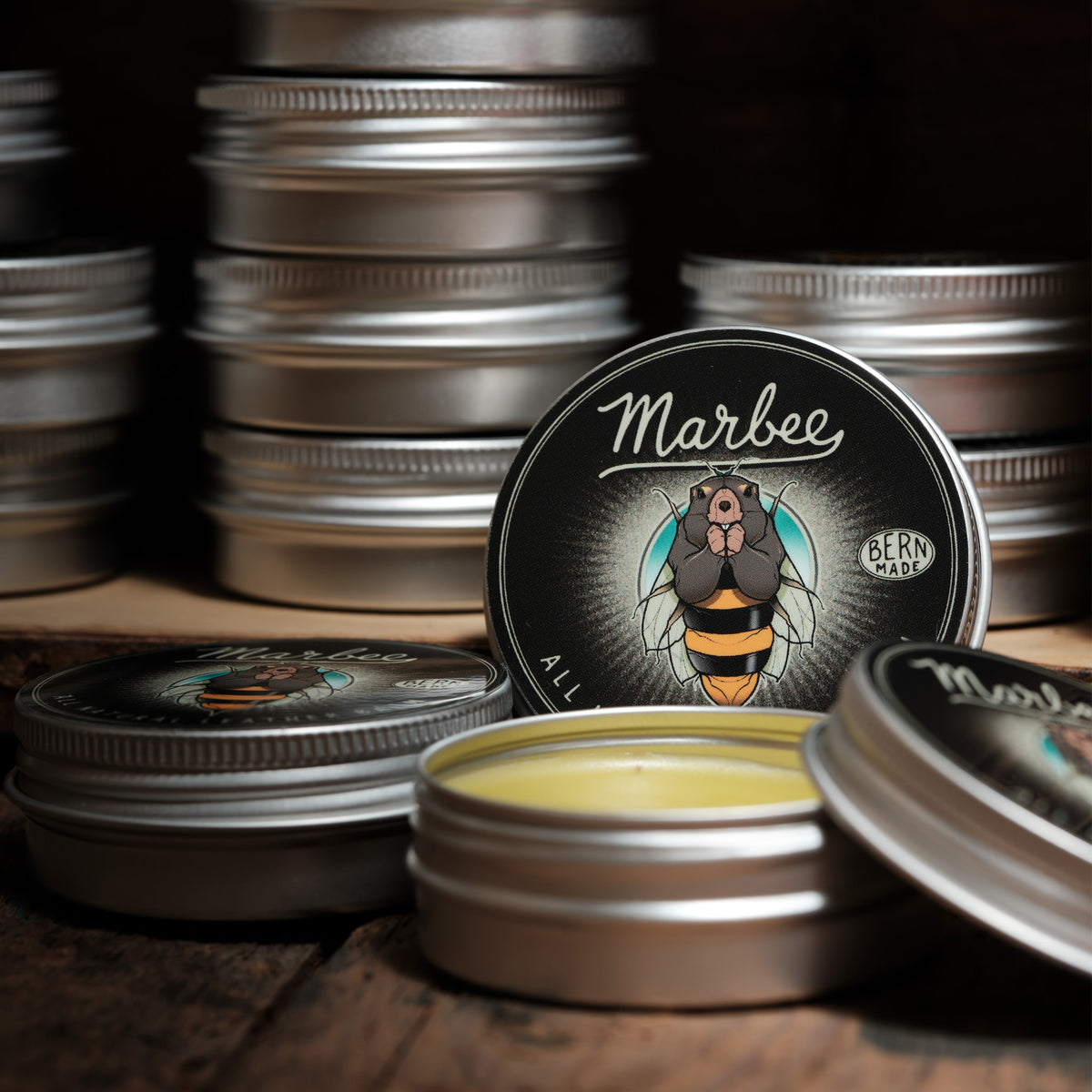 Marbee-All-Natural-Leather-Balm-Lederpflegemittel-oldpassion-hochwertige-lederpflege-aus-der-schweiz-100%-natürliche-zutaten-olivenoel-schweizer-bienenwachs-murmeltieroel