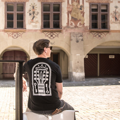 Bekleidung, hochwertige T-Shirts mit schweizer Design online kaufen
