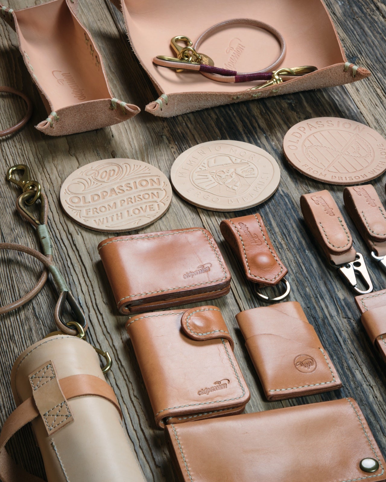 Edle Leder-Geschenke von oldpassion: Wallets, Key Clips und Coaster aus Naturleder.