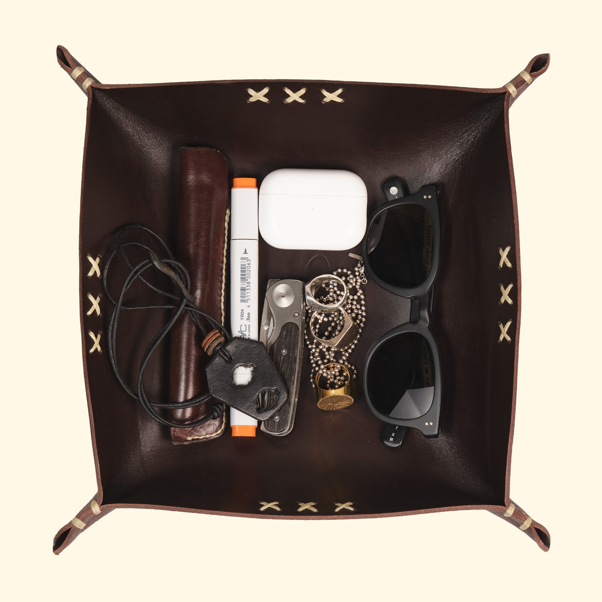 leather-tray-200x200_Taschenleerer-quadratisch-Schale-Aufbewahrung-Leder-dunkelbraun-vorderseite-every-day-carry-goods