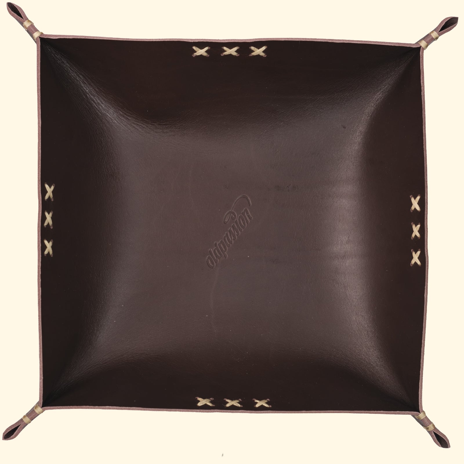 leather-tray-280x280_Taschenleerer-quadratisch-Schale-Aufbewahrung-Leder-dunkelbraun-vorderseite-leer