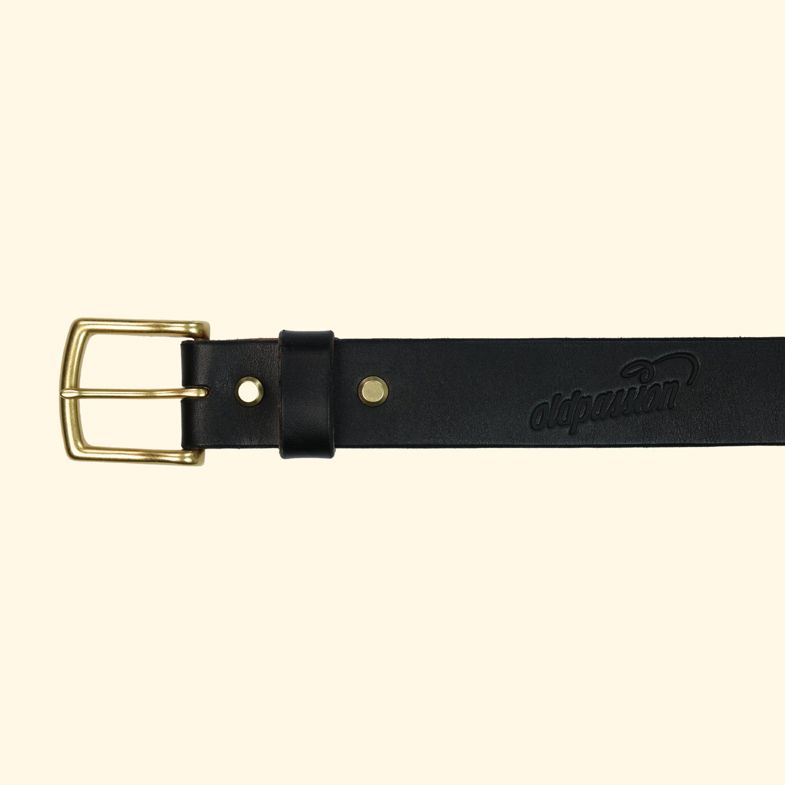 op-belt-langlebiger-Ledergürtel-auf-Mass-black-schnalle-gold-brass-vorderseite
