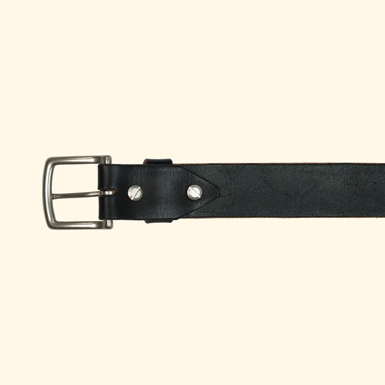 op-belt-langlebiger-Ledergürtel-auf-Mass-black-schnalle-silver-brass-rueckseite