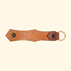 Key-Fob-Einzigartiger-Schlüsselanhänger-aus-Leder-hellbraun-brass-ring-geoffnet-oldpassion-from-prison-with-love