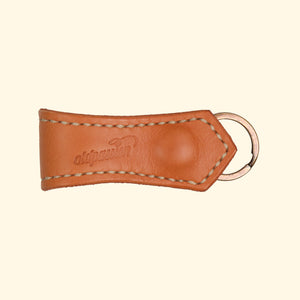 Key-Fob-Einzigartiger-Schlüsselanhänger-aus-Leder-nature-brass-ring-vorderseite-oldpassion-from-prison-with-love