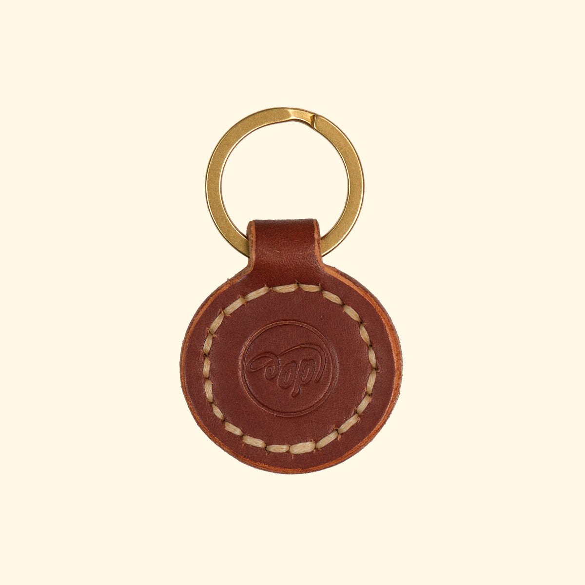 Keychain-Token-Runder-Schlüsselanhänger-aus-echtem-Leder-hellbraun-brass-ring-vorderseite-oldpassion-from-prison-with-love