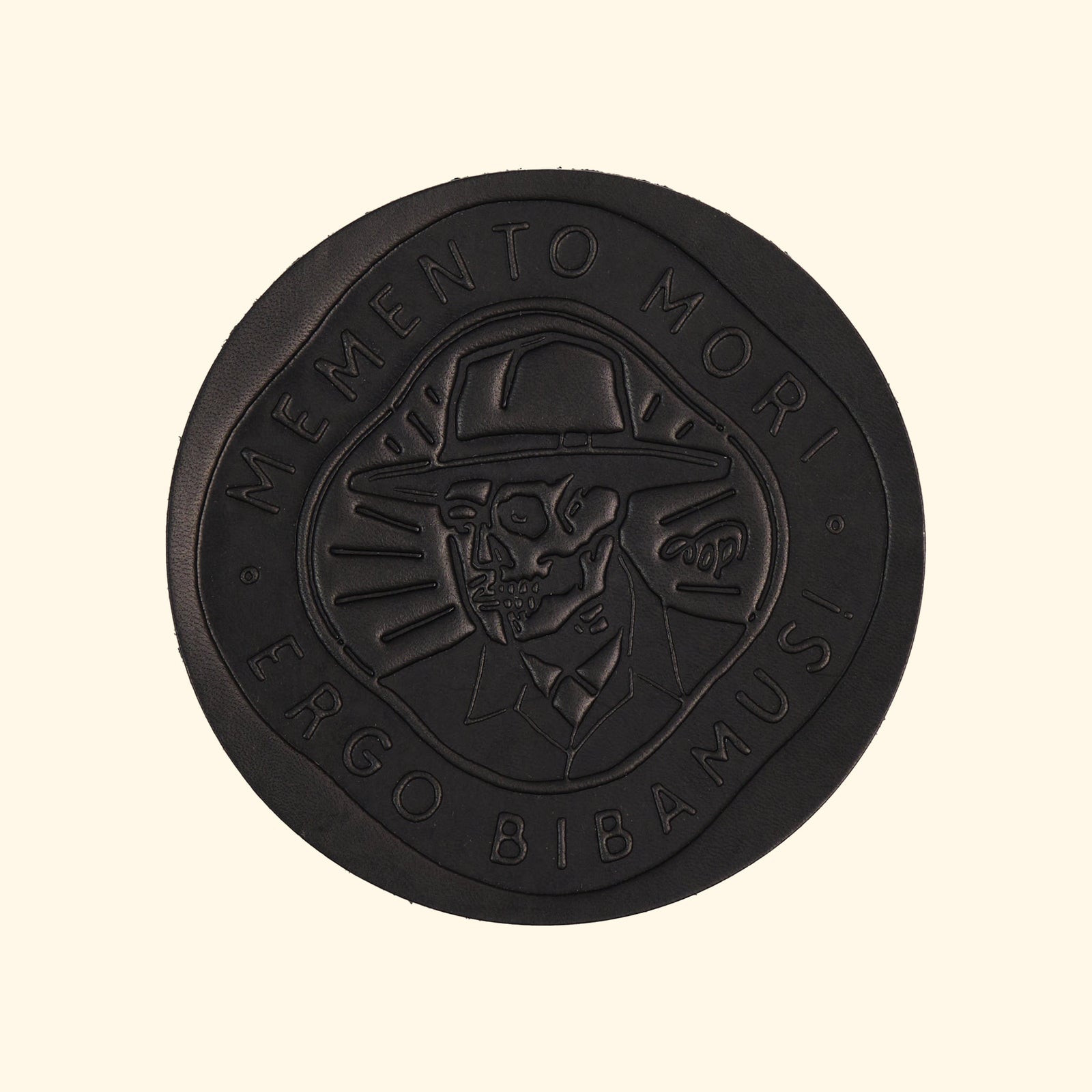 Leather-Coaster_Leder-Glasuntersetzer_Memento-Mori-Ergo-Bibamus-schwarz-oldpassion-from-prison-with-love