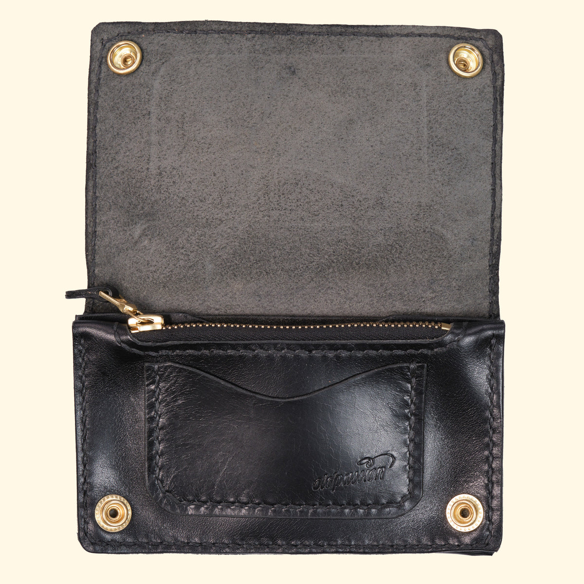 Trucker-Wallet-Extravagantes-Leder-Portemonnaie-schwarz-Leder-gold-hardware-oldpassion-from-prison-with-love-Vorderseite-geoeffnet
