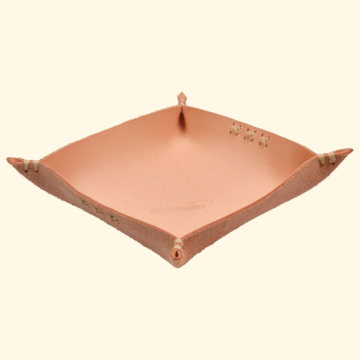 leather-tray-Taschenleerer-quadratisch-Schale-Aufbewahrung-Leder-nature-seitenansicht-oldpassion-from-prison-with-love