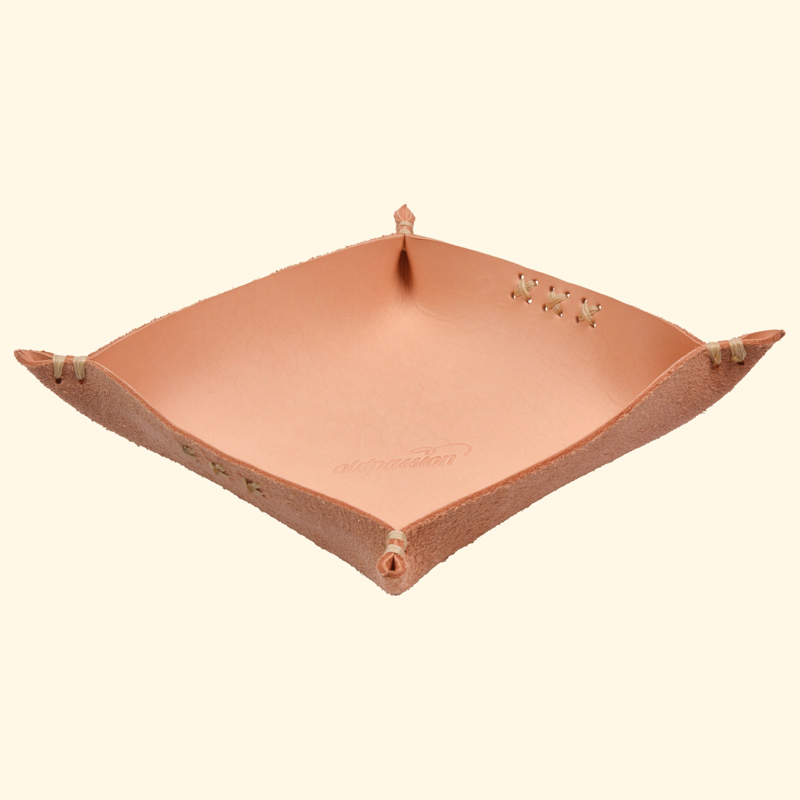 leather-tray-Taschenleerer-quadratisch-Schale-Aufbewahrung-Leder-nature-seitenansicht-oldpassion-from-prison-with-love